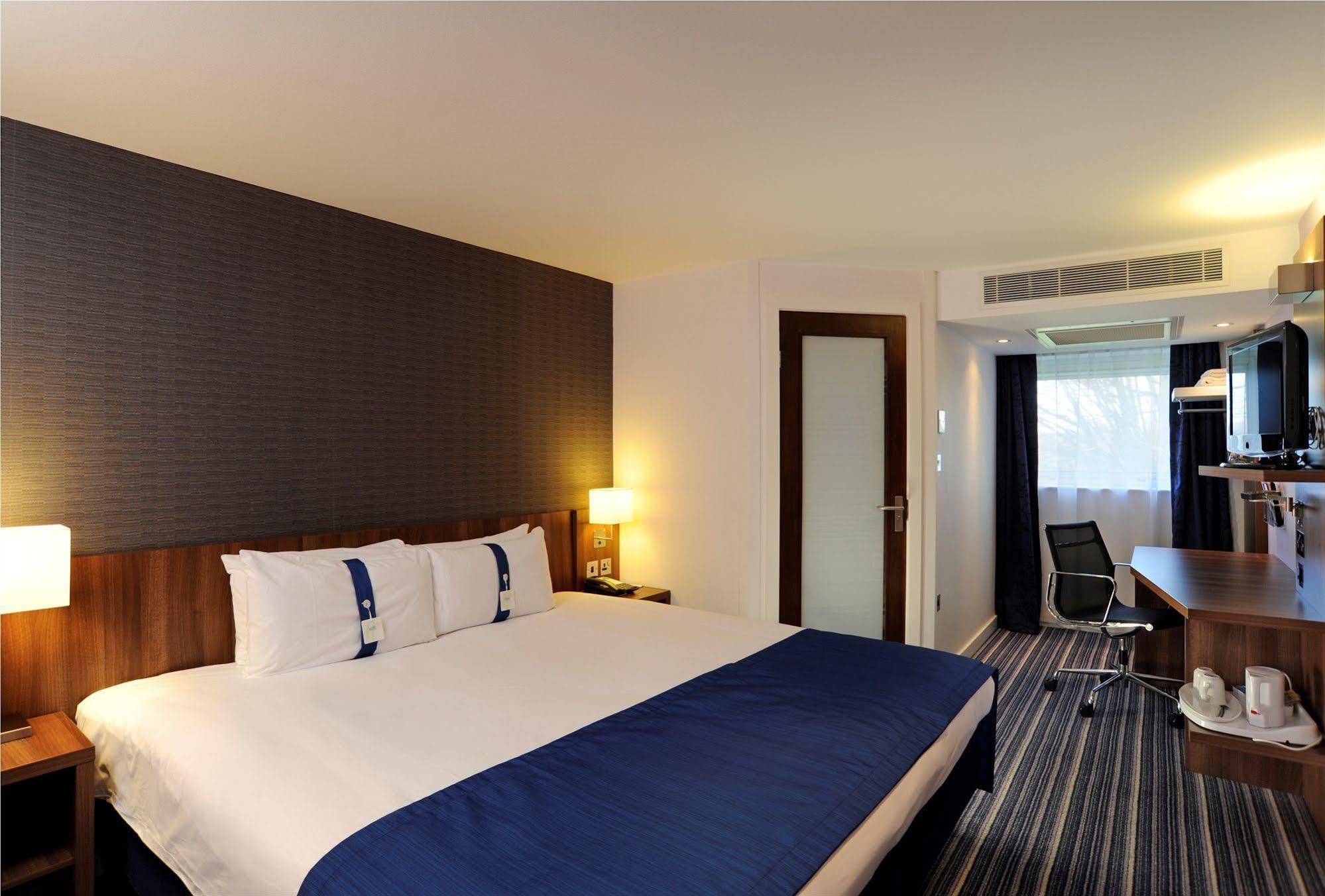 Holiday Inn Express Crewe, An Ihg Hotel Εξωτερικό φωτογραφία