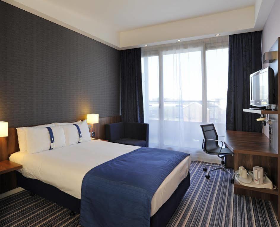 Holiday Inn Express Crewe, An Ihg Hotel Εξωτερικό φωτογραφία